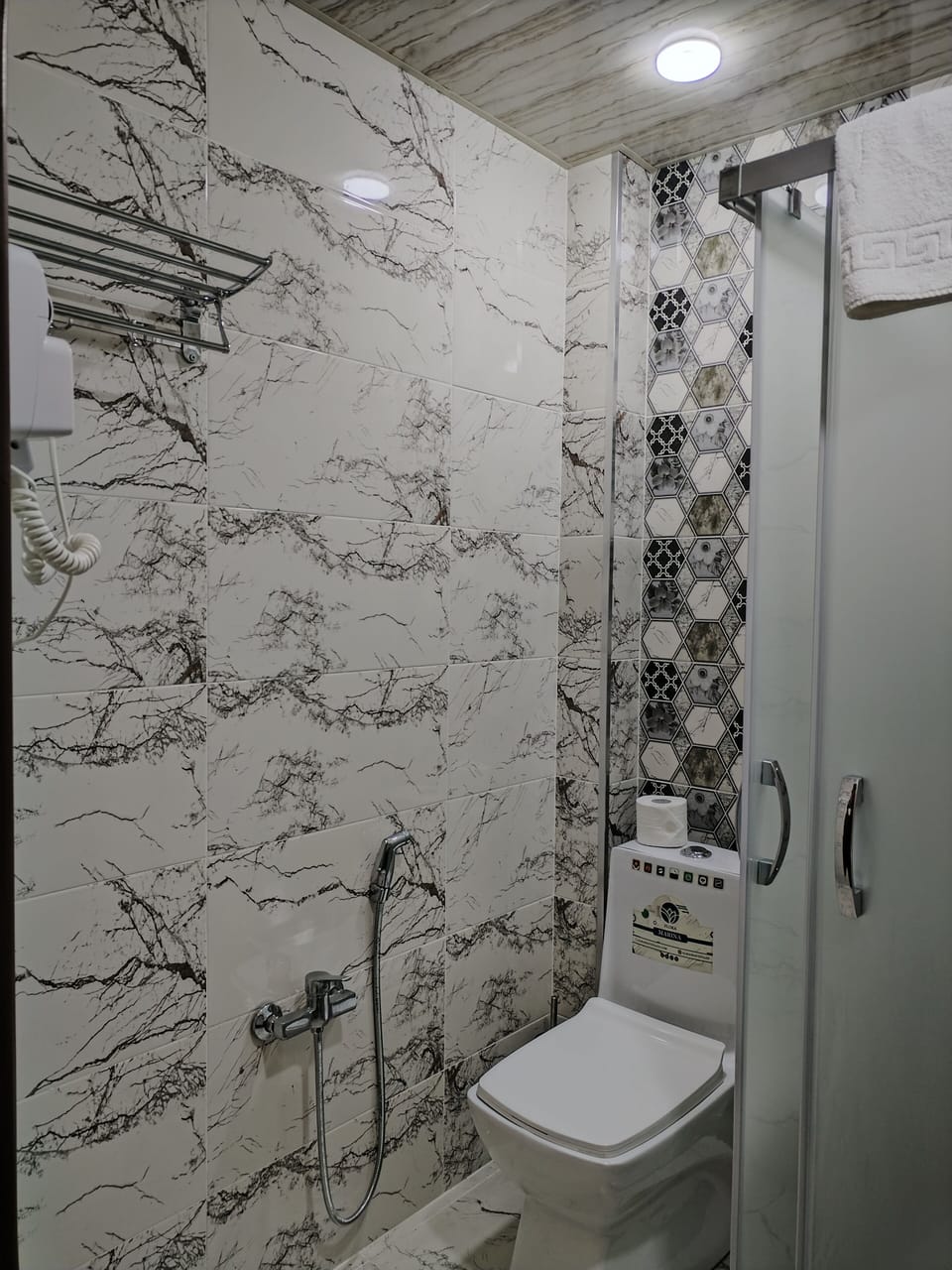 Economy Double Room | Bathroom | Free toiletries, hair dryer, slippers