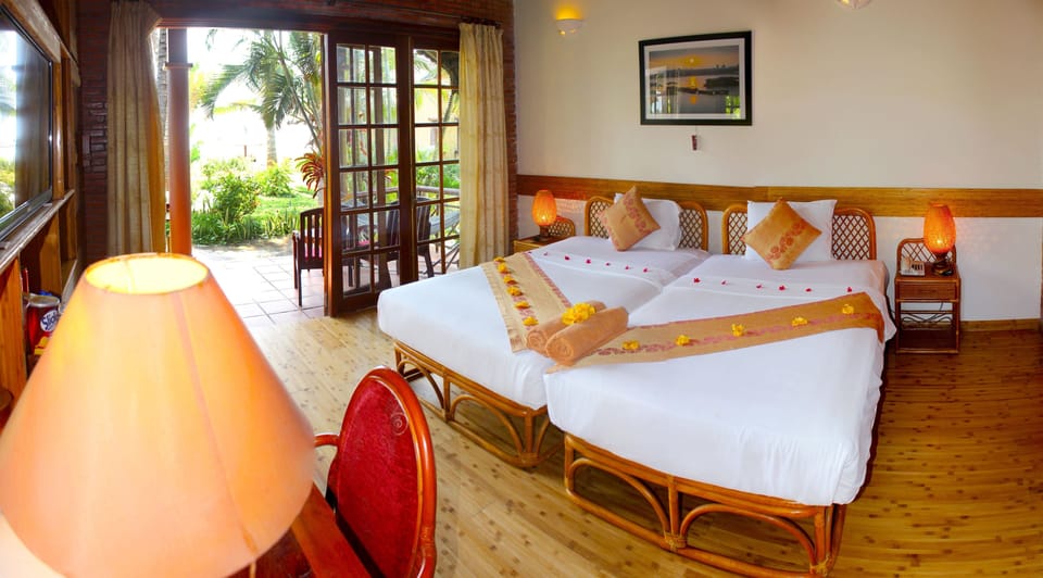 Bungalow, Sea View | Minibar, in-room safe, desk, blackout drapes