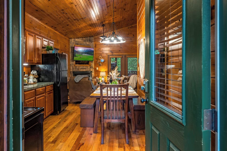 Main entrance to the cabin.