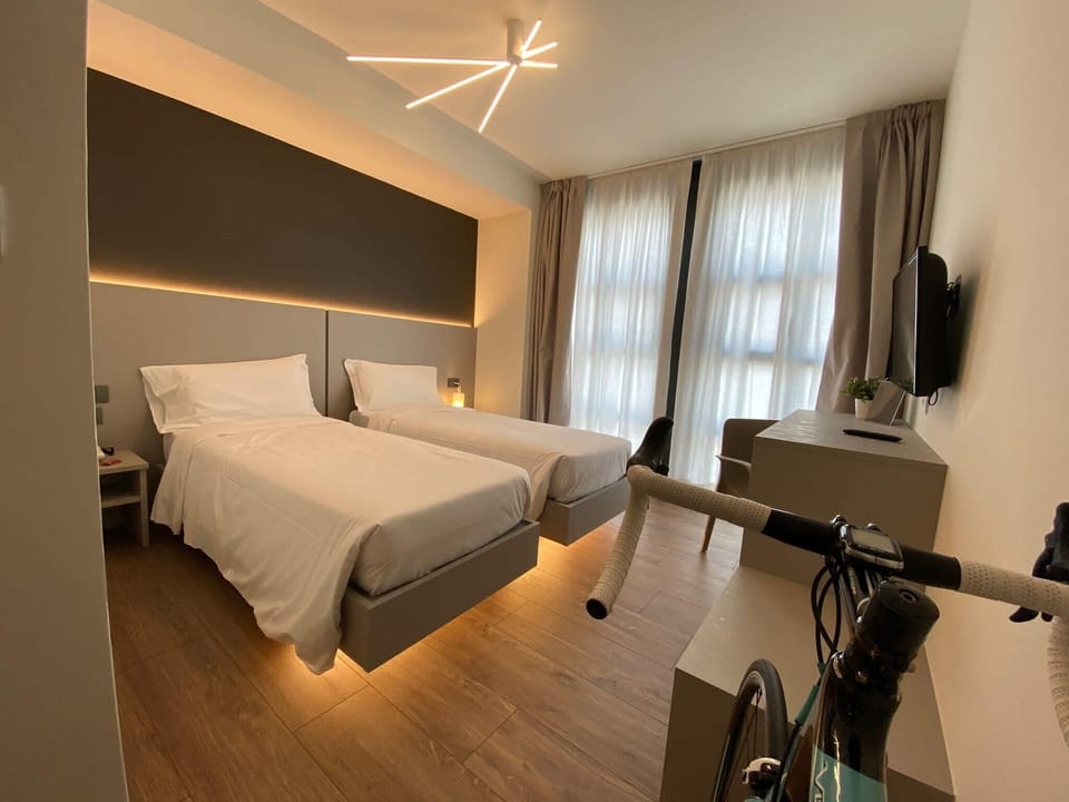 Standard Twin Room, 2 Twin Beds | Down comforters, Select Comfort beds, minibar, in-room safe
