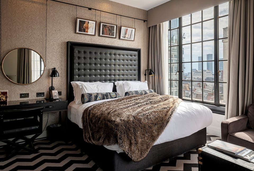 Executive Room with King Bed | 1 bedroom, Egyptian cotton sheets, premium bedding, minibar