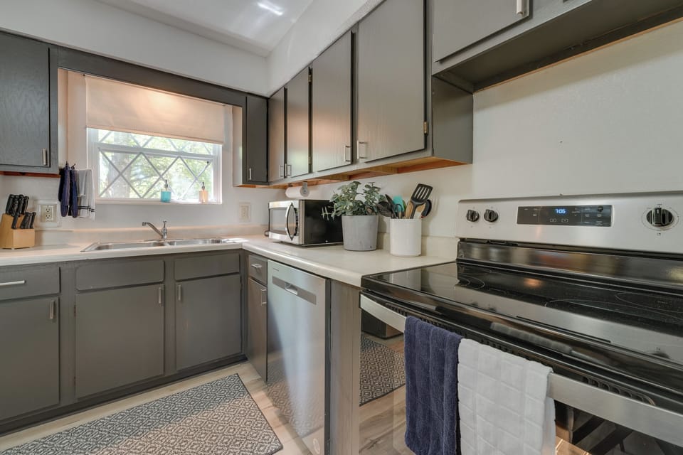 Kitchen | Cooking Basics | Coffee Maker | Paper Towels/Trash Bags Provided