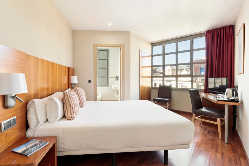In-room safe, desk, soundproofing, free WiFi
