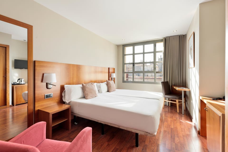 In-room safe, desk, soundproofing, free WiFi