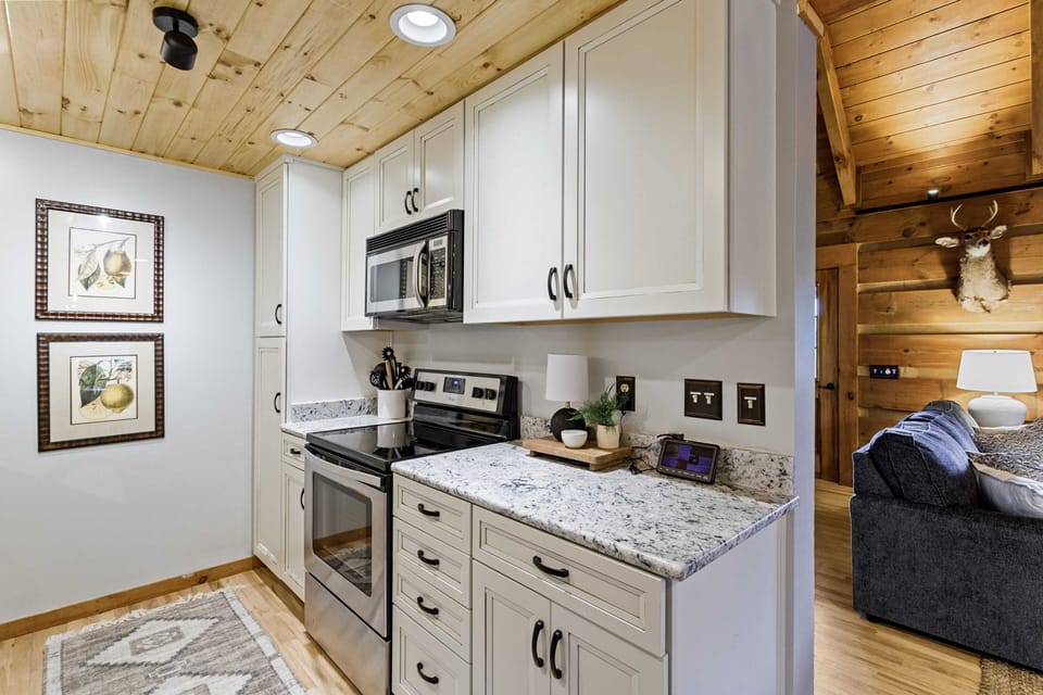 Stainless Steel Appliances and Ceramic Top Cookstove
