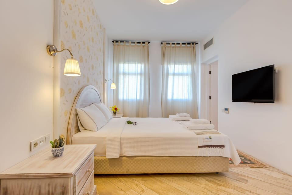 Classic Room | In-room safe, soundproofing, rollaway beds, free WiFi