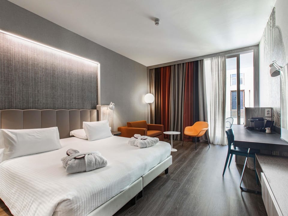 Privilege, Room, Balcony | Premium bedding, minibar, in-room safe, desk