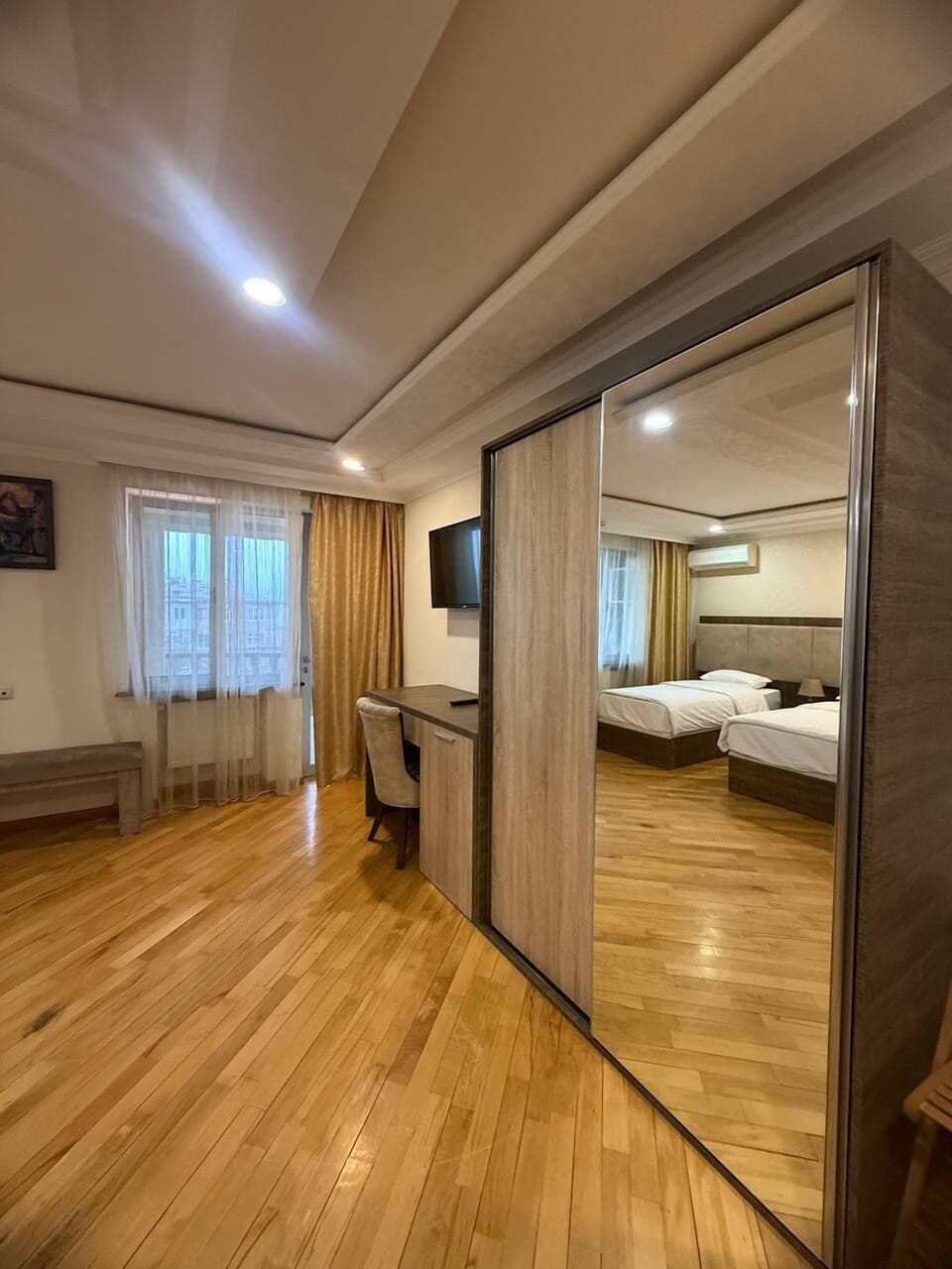 Family Room | Individually furnished, soundproofing, free WiFi