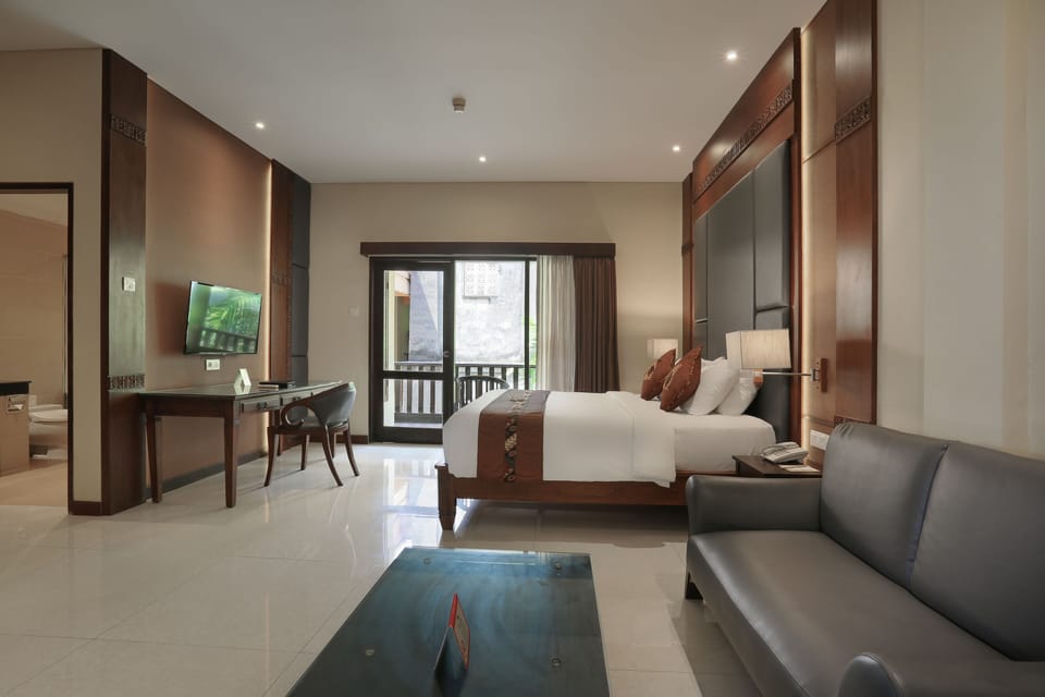 Deluxe Room, 1 King Bed (Super) | Minibar, in-room safe, iron/ironing board, free cribs/infant beds