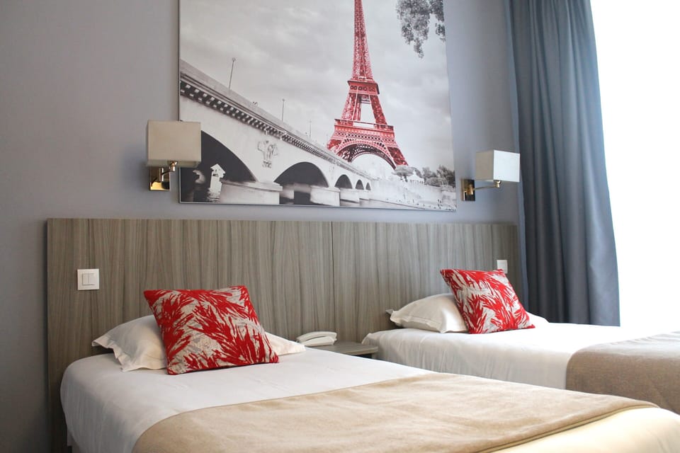 Twin Room | Premium bedding, in-room safe, desk, blackout drapes