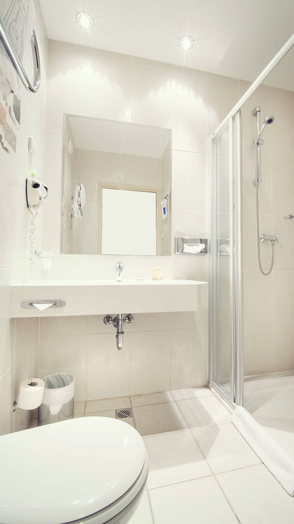 Single Comfort Room | Bathroom | Shower, free toiletries, hair dryer, towels