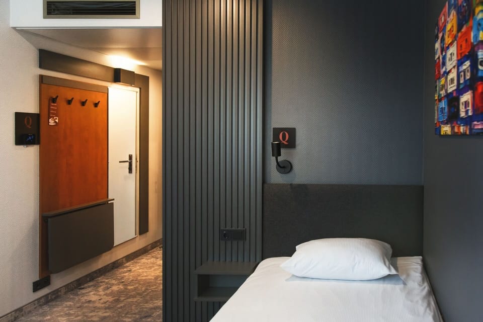 Single Comfort Room | In-room safe, desk, blackout drapes, free WiFi