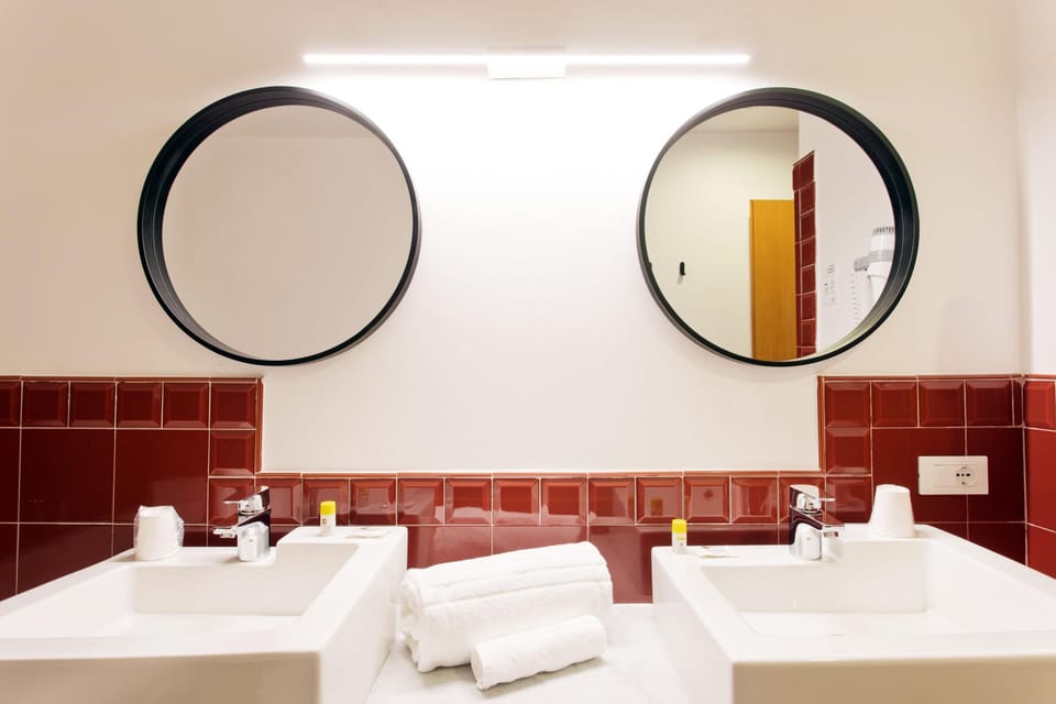 Junior Suite, Non Smoking | Bathroom | Combined shower/tub, free toiletries, hair dryer, bidet