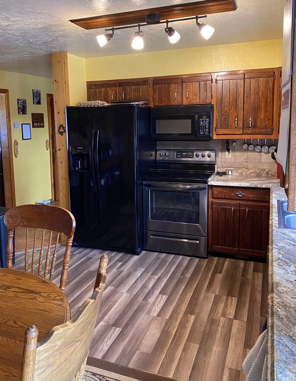 Shared fridge, microwave, cookware/dishes/utensils