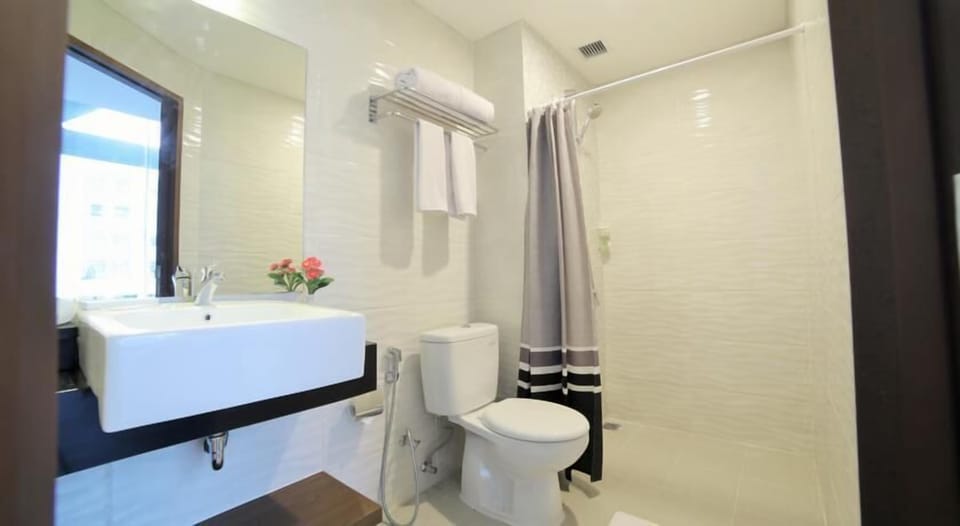 In-room safe, desk, soundproofing, free WiFi