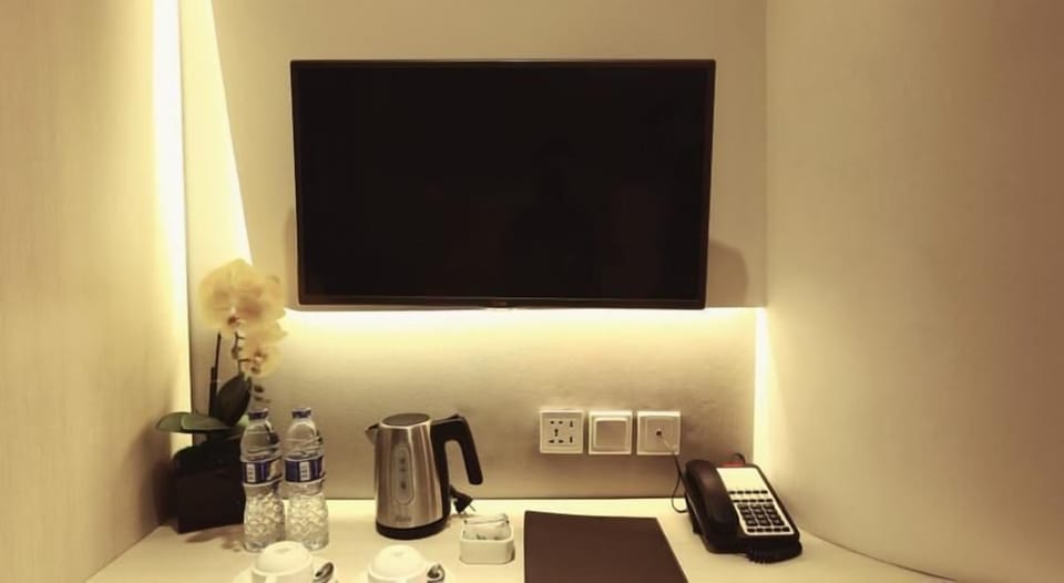 In-room safe, desk, soundproofing, free WiFi