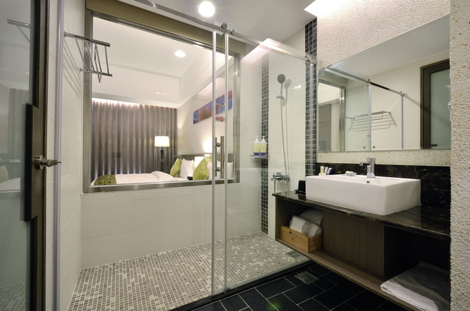 Triple Room | Bathroom | Shower, hair dryer, slippers, towels