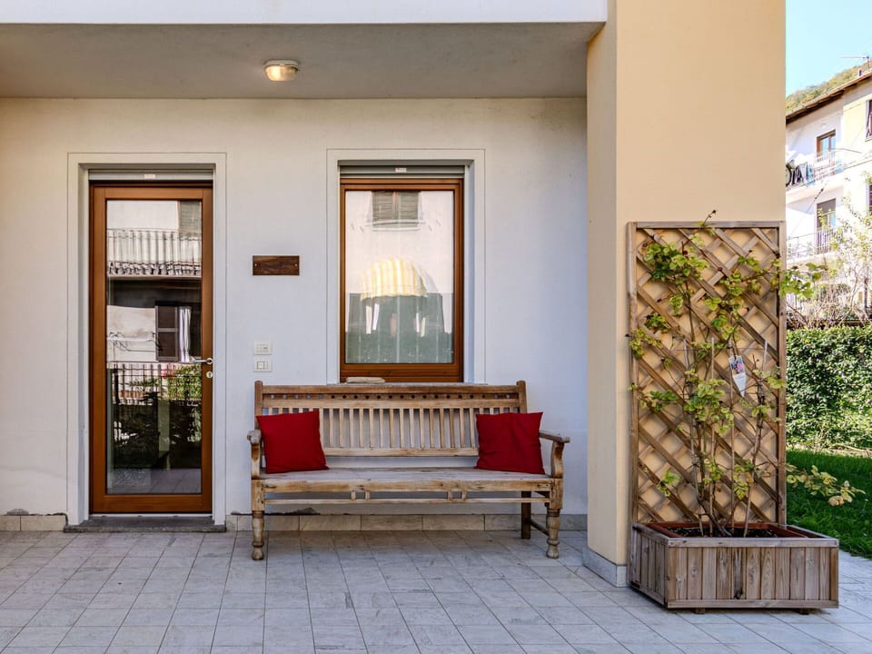 Plant, Property, Window, Wood, Building, Rectangle, Outdoor Bench, Interior Design, Floor, Flooring