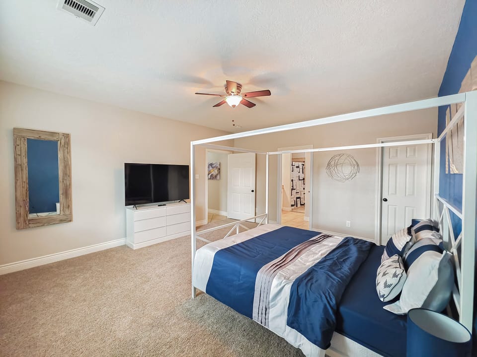 Master Bedroom 2nd Floor with Queen Bed