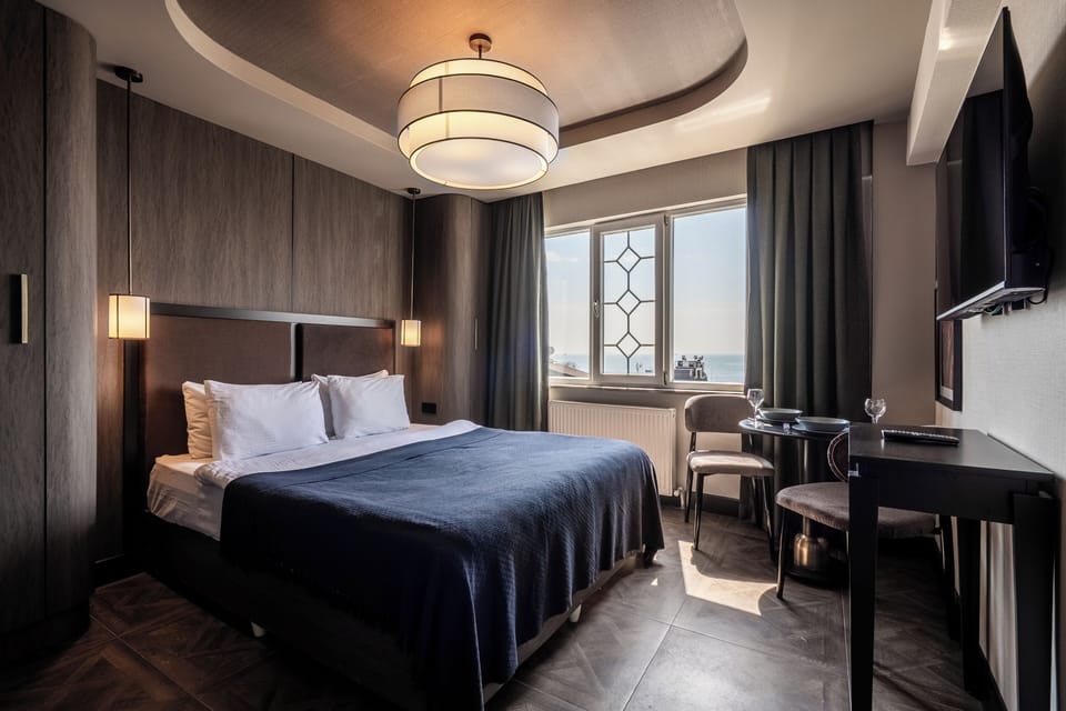 Family Double Room, 1 Bedroom, Non Smoking, Sea View | Minibar, desk, laptop workspace, blackout drapes