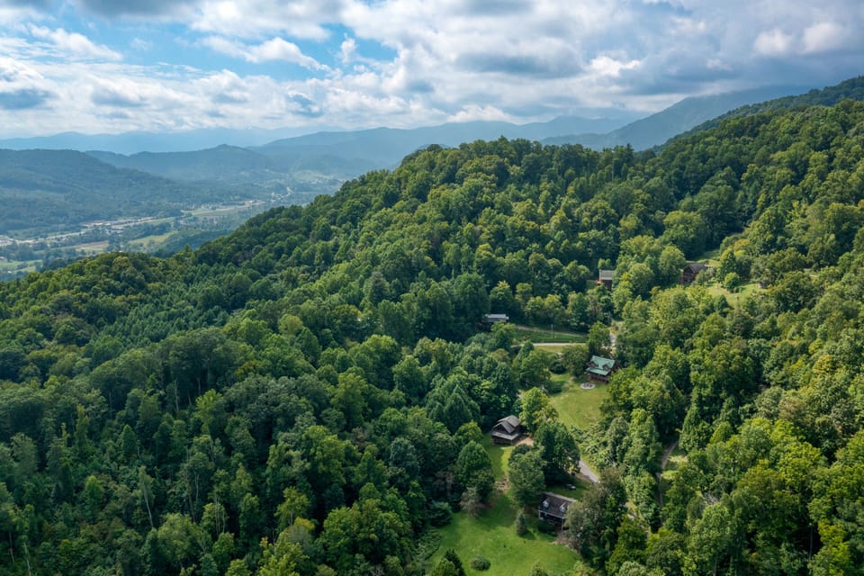 Nature's grandeur surrounds you at Mountain Gem.