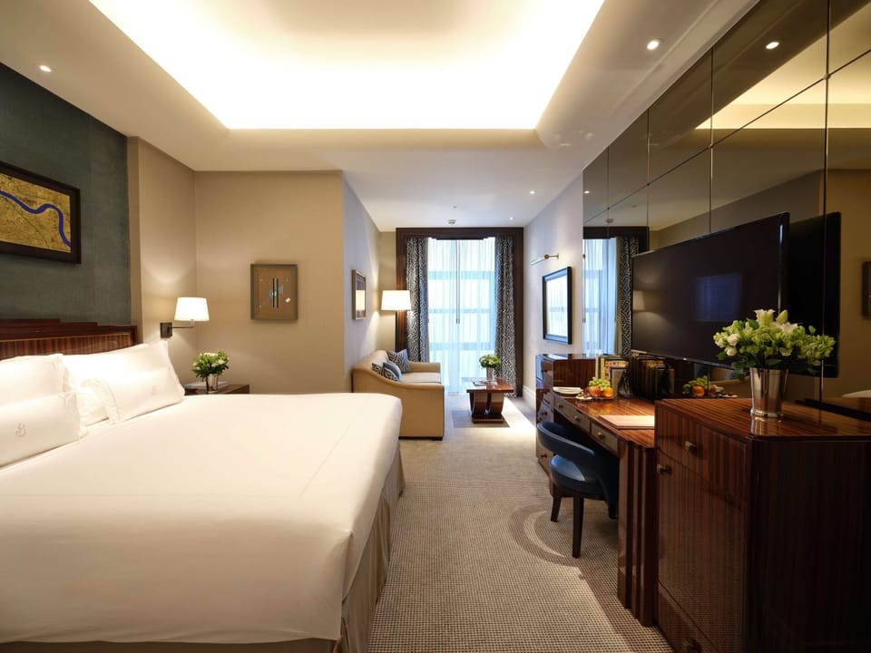 Deluxe Junior Suite | Hypo-allergenic bedding, free minibar items, in-room safe, desk
