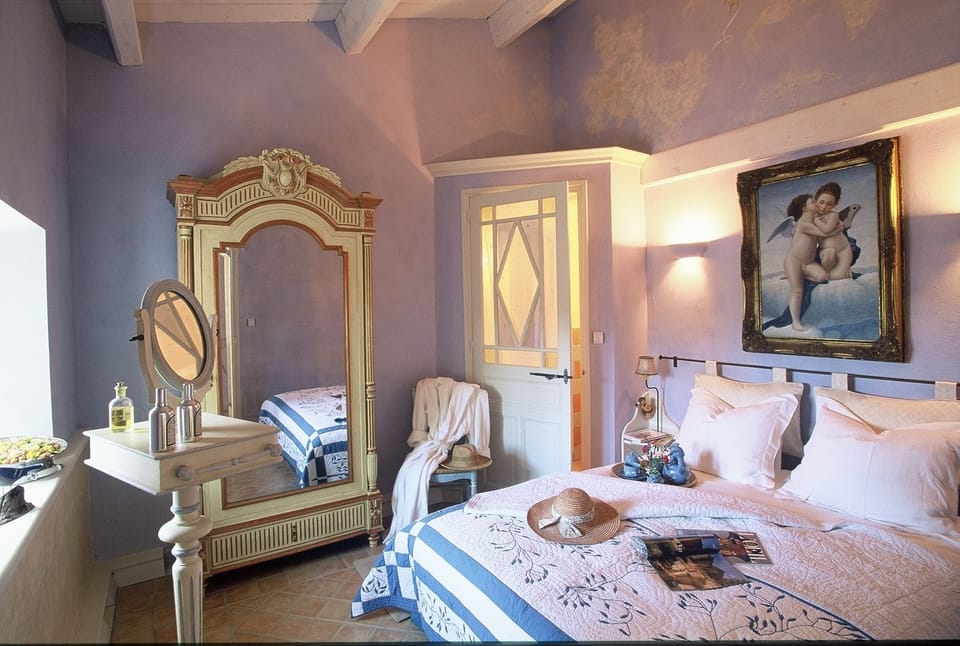 Classic Room | Iron/ironing board, cribs/infant beds, rollaway beds, bed sheets