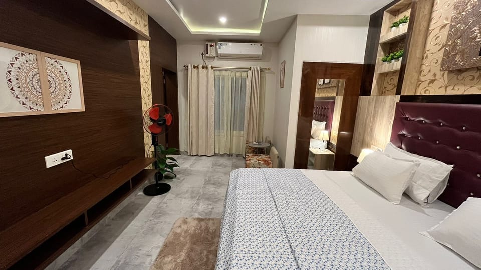 Presidential Suite | 1 bedroom, desk, soundproofing, free WiFi