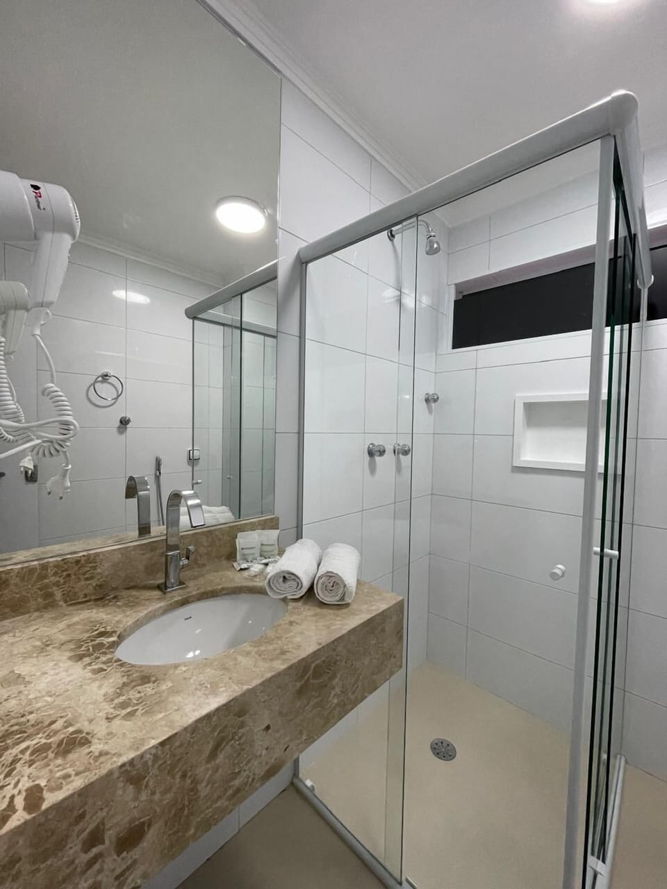 Superior Room | Bathroom | Shower, free toiletries, hair dryer, towels