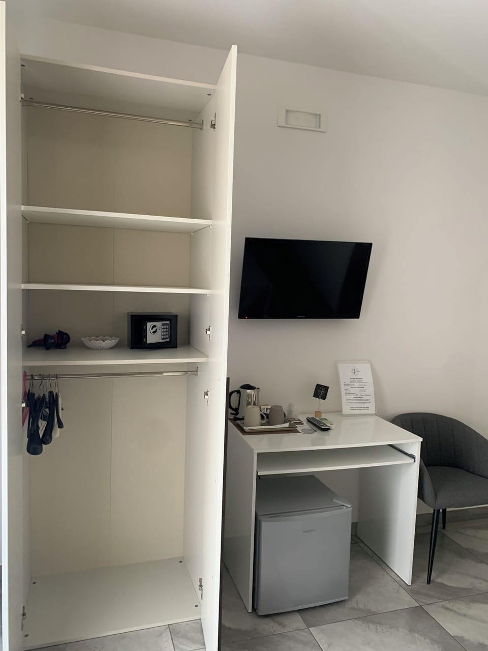 Deluxe Room | In-room safe, desk, laptop workspace, free WiFi