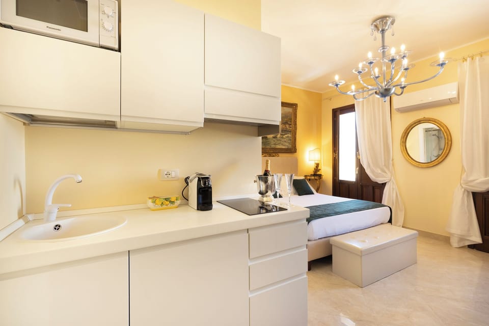 Superior Apartment, 1 Double Bed (Dante) | Private kitchen | Full-size fridge, microwave, stovetop, espresso maker