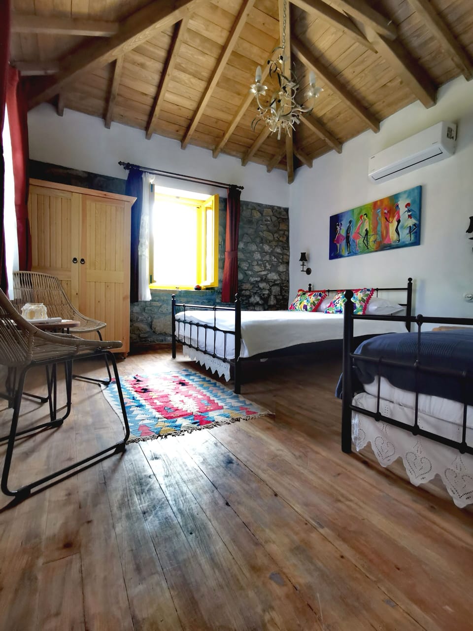 Design Triple Room | Individually decorated, individually furnished, blackout drapes