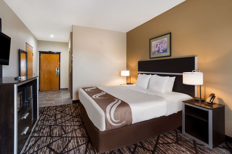 Room, 1 King Bed, Accessible, Non Smoking | Desk, iron/ironing board, free WiFi, bed sheets