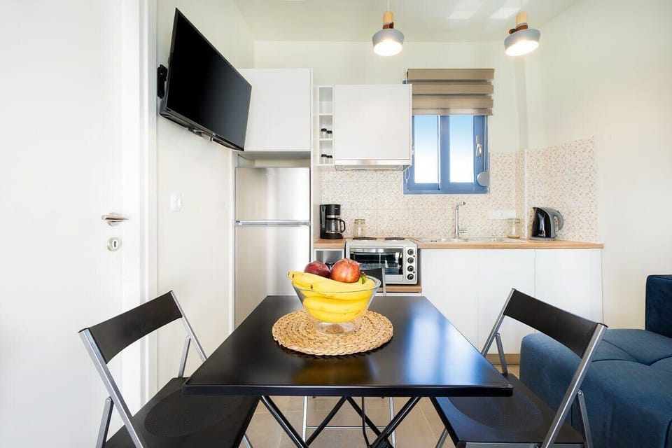 Sleek, Fully Equipped Studio Kitchenette