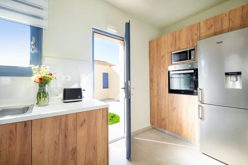 Light-Filled Kitchen Featuring Contemporary Design