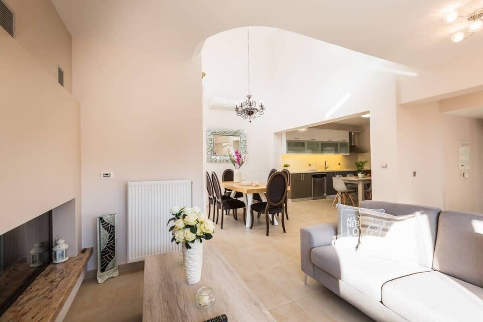 Stylish Interiors Highlighting Thoughtful Finishing Touches