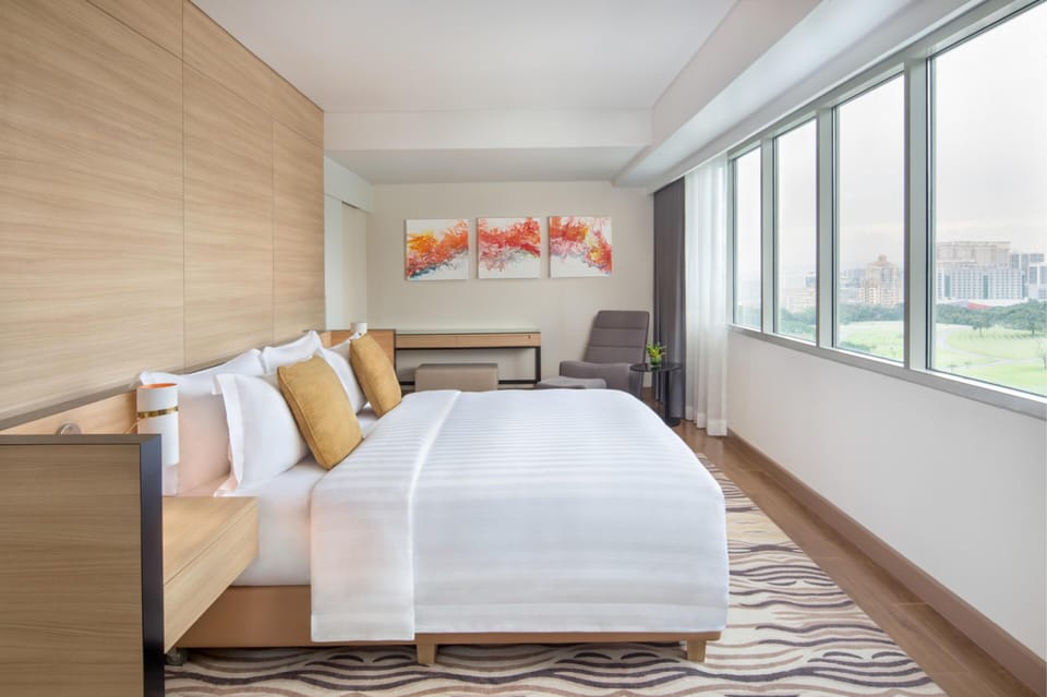 Suite | In-room safe, desk, rollaway beds, free WiFi