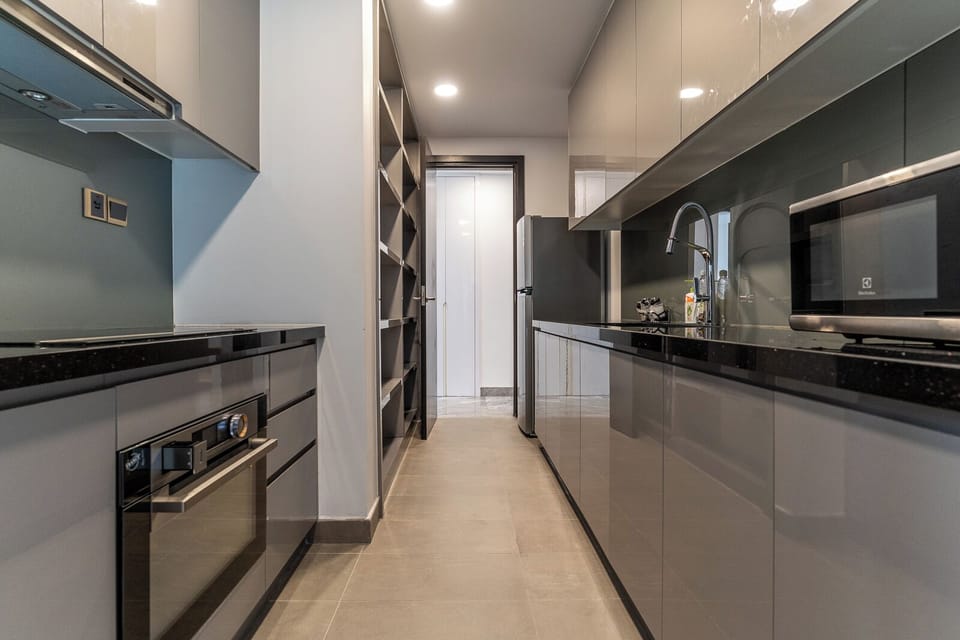 City Apartment | Private kitchen | Full-size fridge, microwave, stovetop, highchair