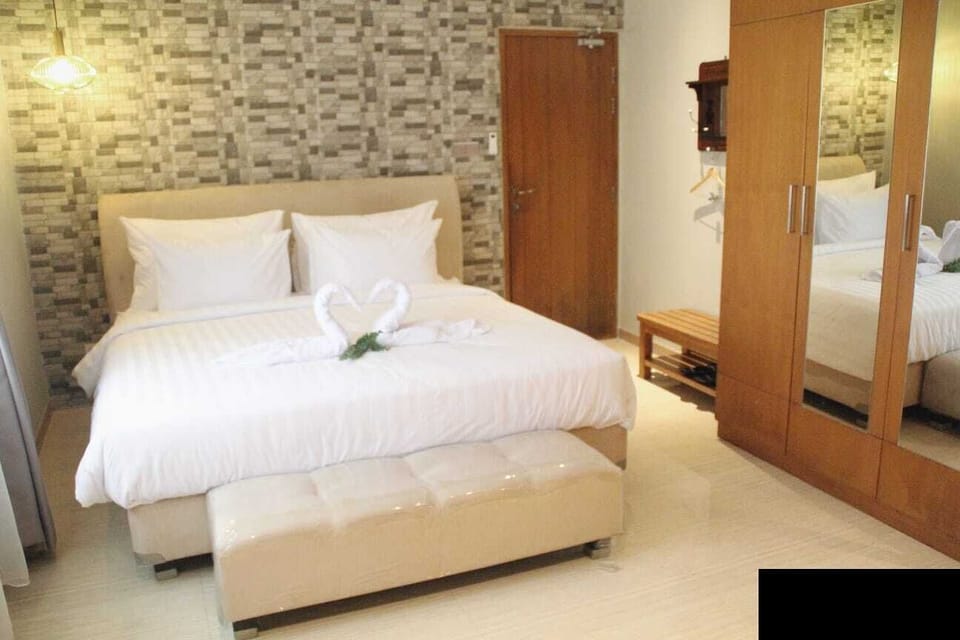Junior Double Room | Soundproofing, free WiFi, bed sheets