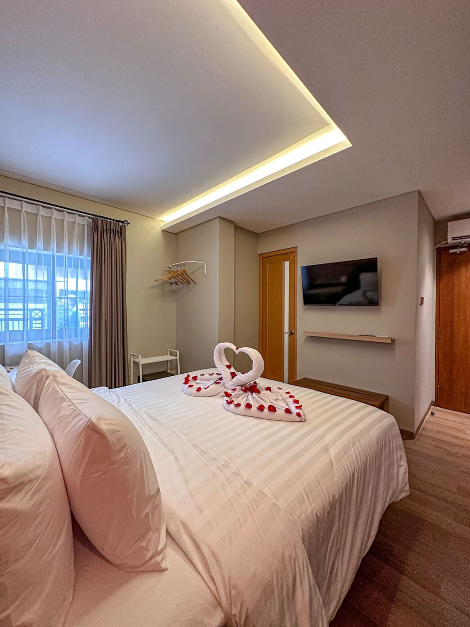 Superior Double Room | Soundproofing, free WiFi, bed sheets