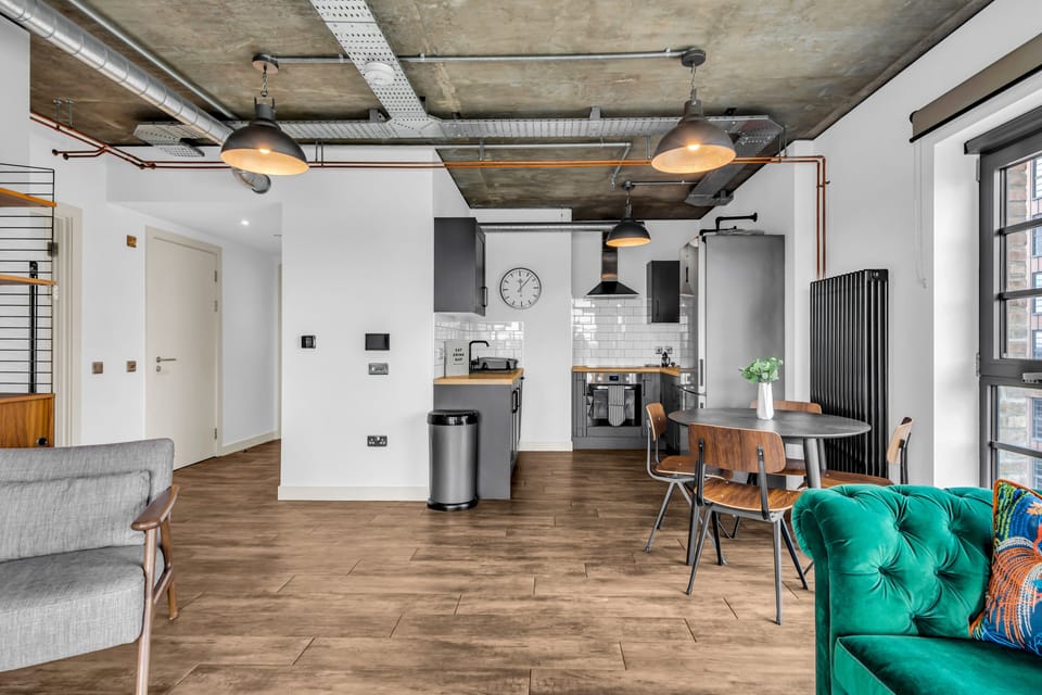 Deluxe Apartment, 1 Bedroom, Non Smoking, Kitchenette | Living area | 42-inch Smart TV with satellite channels
