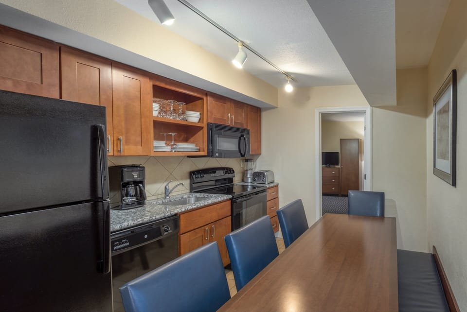 Condo, 3 Bedrooms | In-room dining