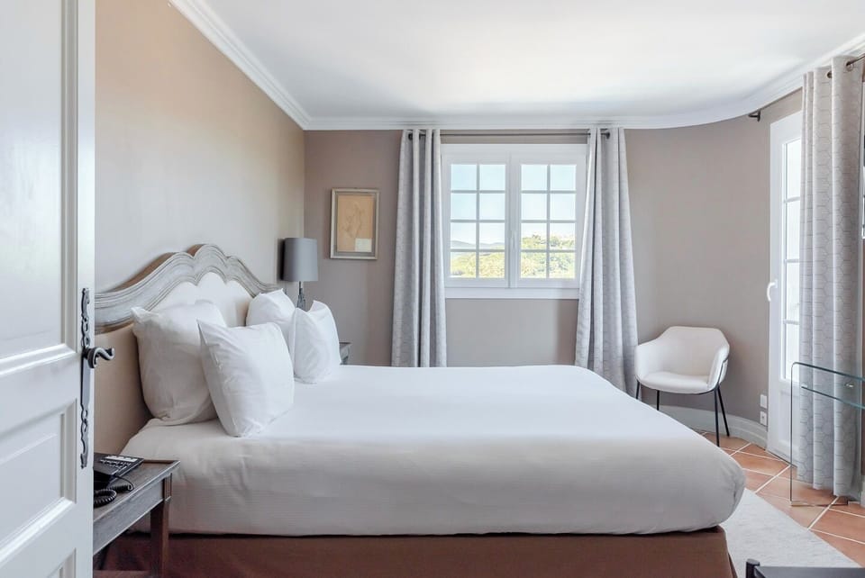 Superior Room, 1 Double or 2 Twin Beds, Bathtub | Minibar, in-room safe, desk, iron/ironing board
