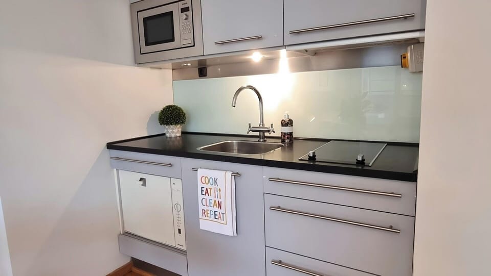 Cutlery, glasses and utensils provided