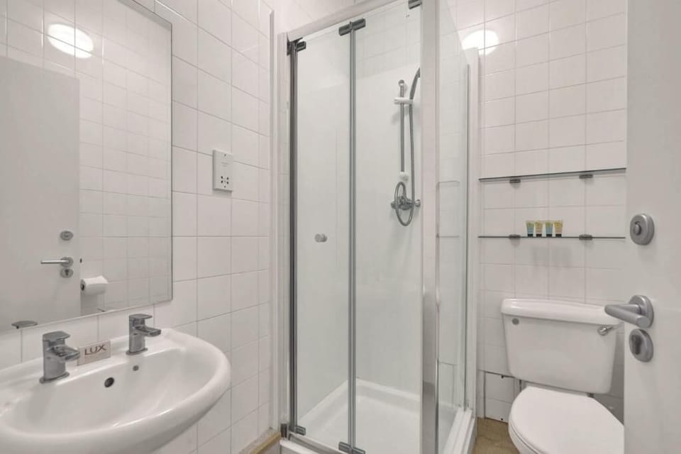 Towels, soap, shampoo, toilet paper