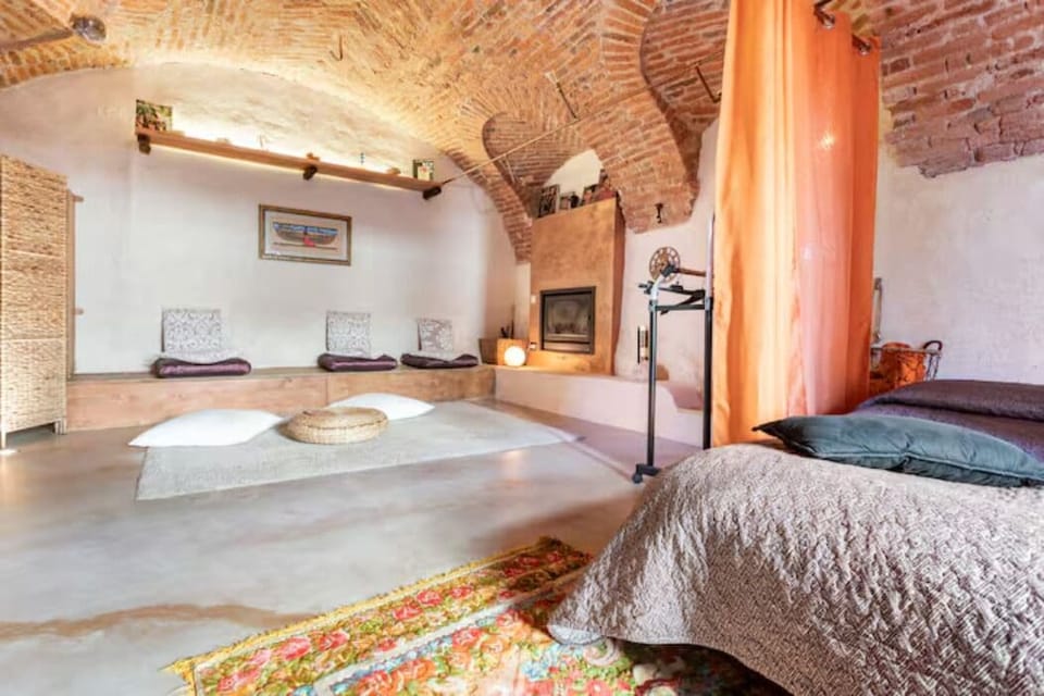 Luxury Apartment | Iron/ironing board, free WiFi, bed sheets