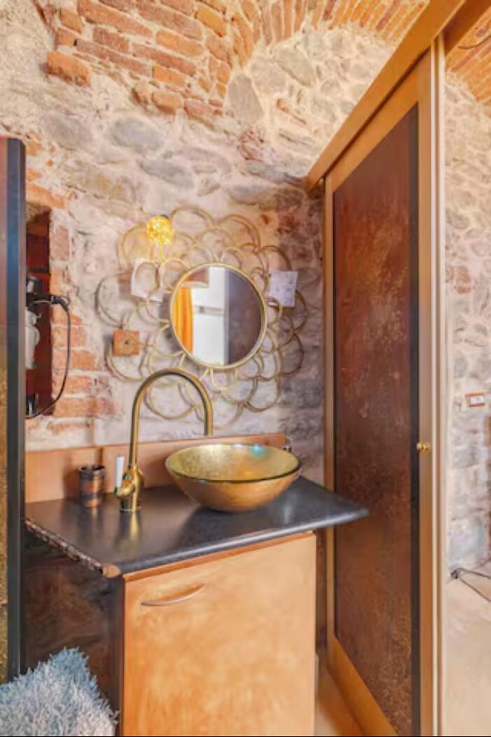 WELLNESS | Iron/ironing board, free WiFi, bed sheets