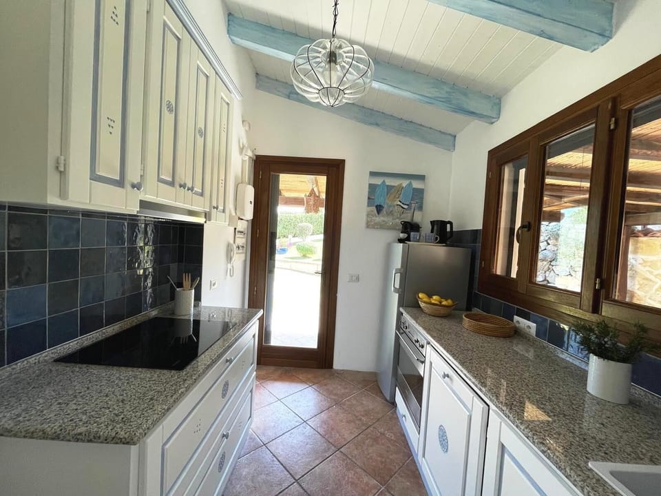 Overall kitchen view. Direct access to the garden and the BBQ dining area