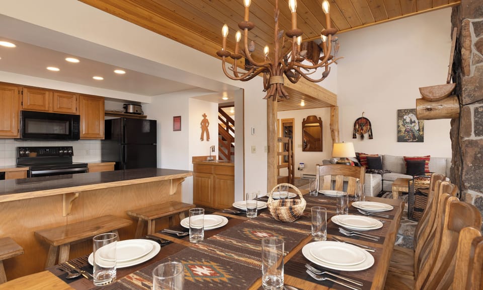 BH 302 Downhill 301 dining2