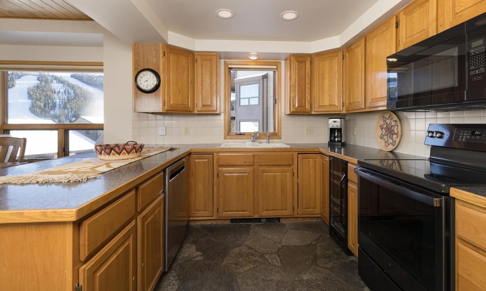 32 Downhill 301 kitchen2